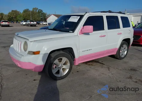 2013 Jeep Patriot Latitude z USA, uszkodzony, nr VIN 1C4NJPFB5DD102929